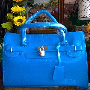 💙NEW💙 Turquoise purse with detachable strap NWT